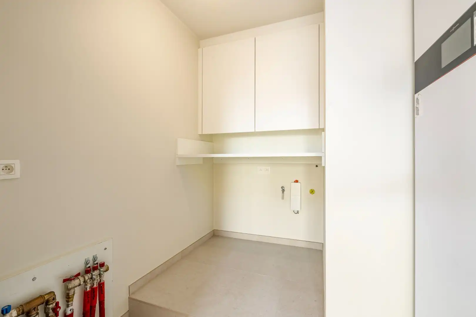 Totaal gerenoveerd appartement met open zicht en uitzonderlijke terrassen op topligging in Heist. foto 11