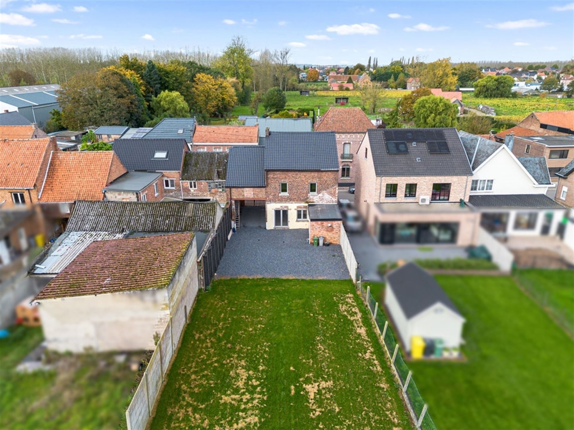 KNAPPE VOLLEDIG GERENOVEERDE GEZINSWONING MET DRIE SLAAPKAMERS IN ZOUTLEEUW foto 3