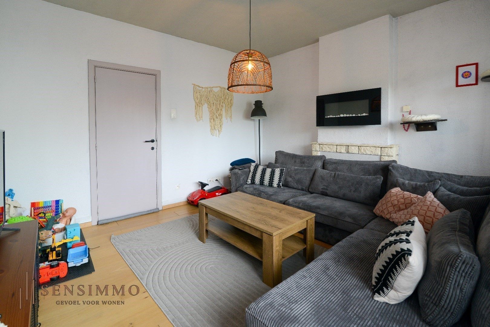 Instapklare duplex met 3 slpk + terras + parking in de levendige Vennestraat! foto 5