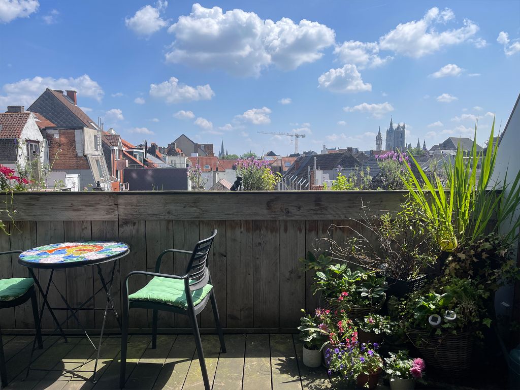 Duplex appartement (bj 2020) met een groot terras en aantrekkelijk zicht op de torens van Gent. foto 5