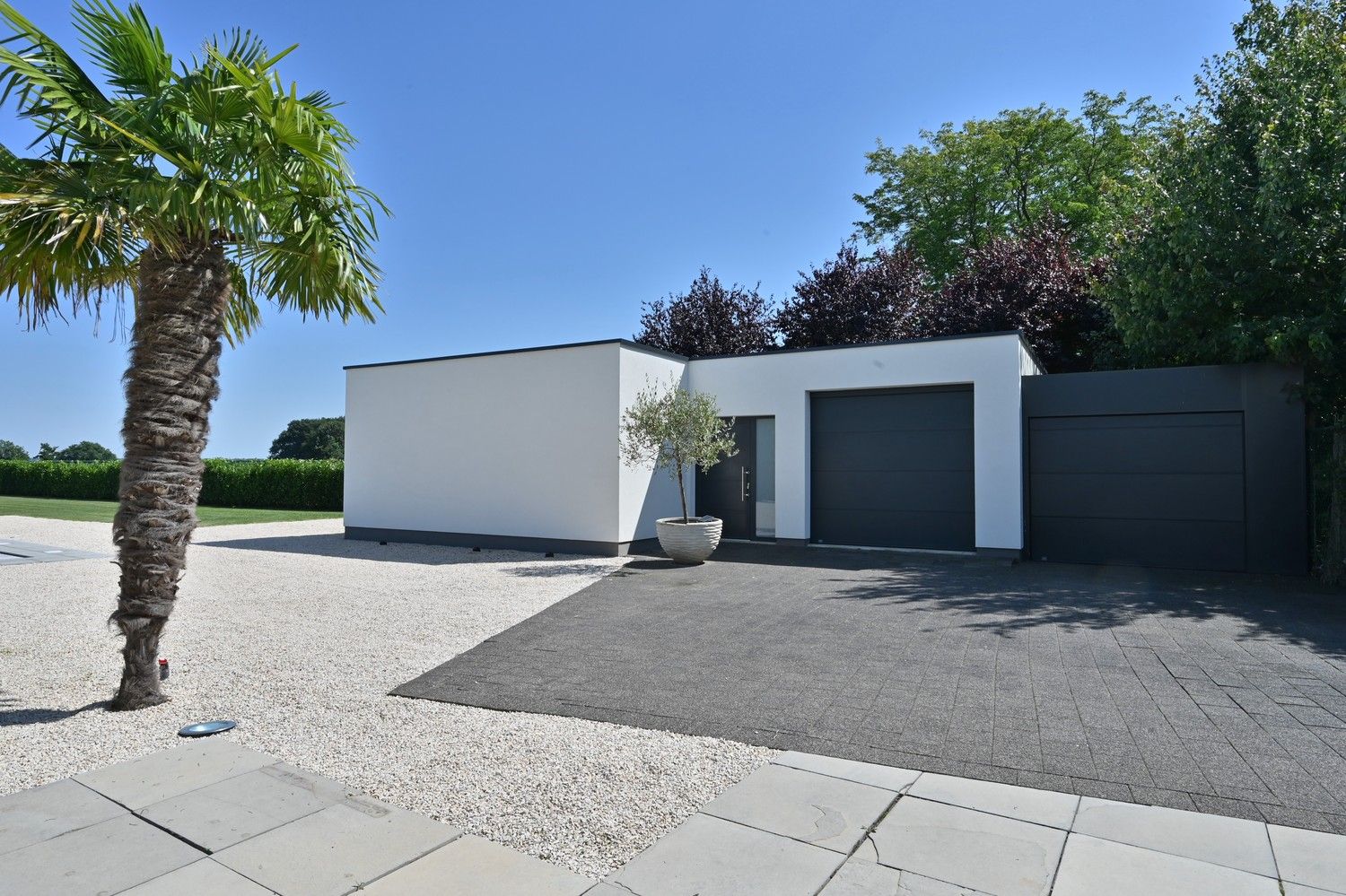 Moderne, eigentijdse villa met zwembad en dubbele garage, nabij Maastricht gelegen in het pittoreske dorpje Opgrimbie foto 6