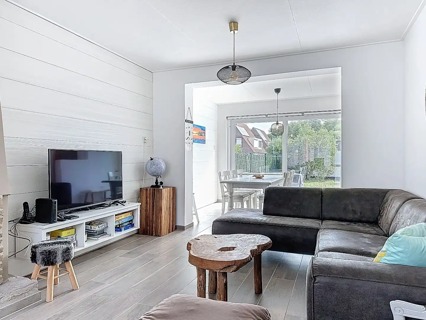 Ruime hoekwoning nabij centrum foto 6