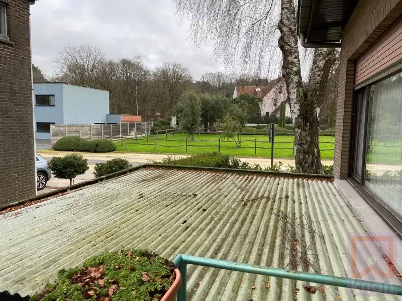 Ruime woning met tuin, 2 grote garages en kelder op grond groot 688m² foto 34