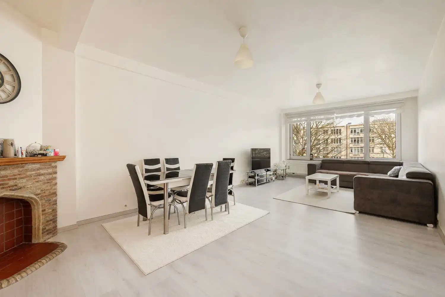 Instapklaar appartement met terras en 2 slaapkamers (ca. 90 m²). foto 2