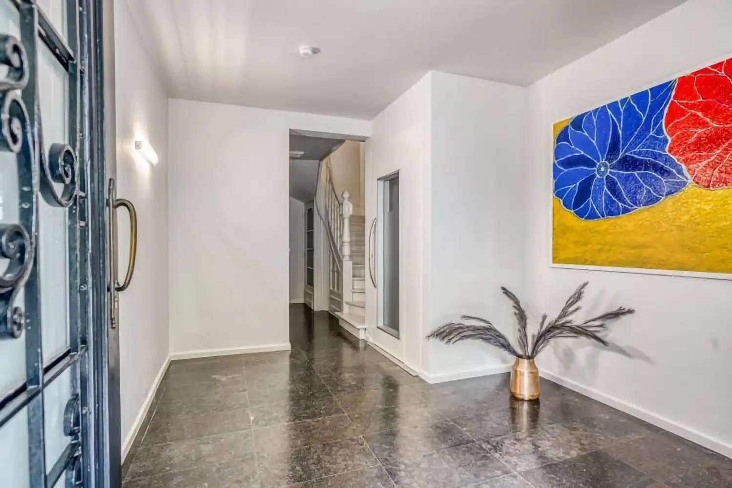 Gerenoveerd appartement op toplocatie aan het Prinses Clémentinaplein in Oostende foto 2