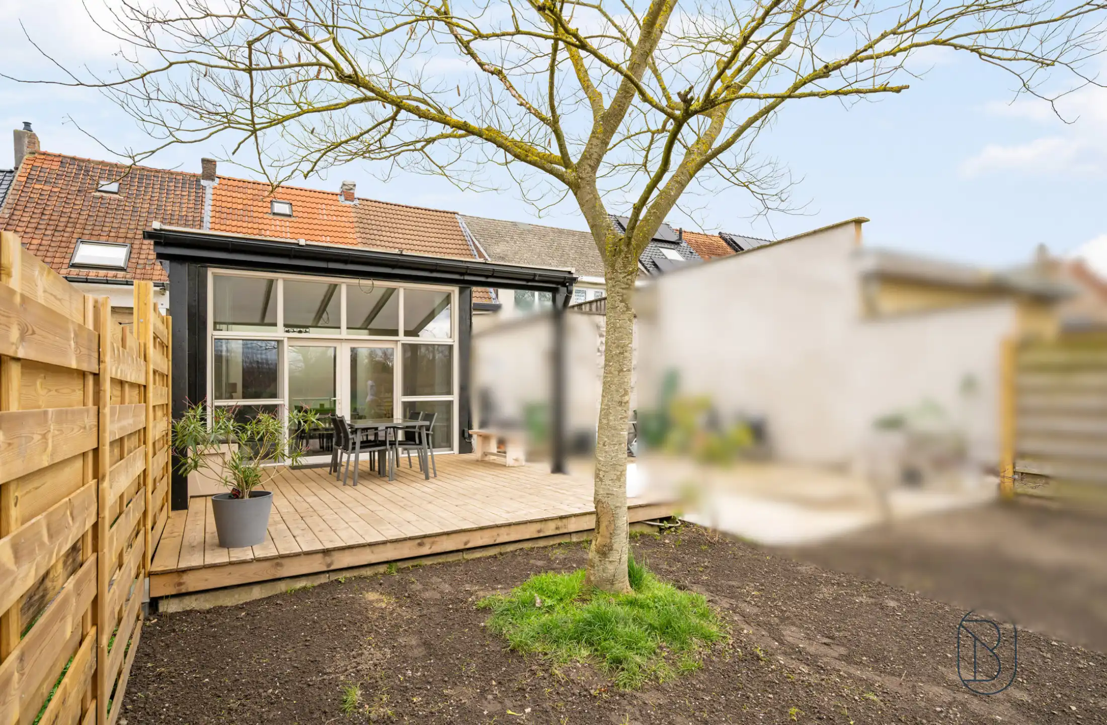Gerenoveerde rijwoning met 2 SLK en zuidgerichte tuin foto 4