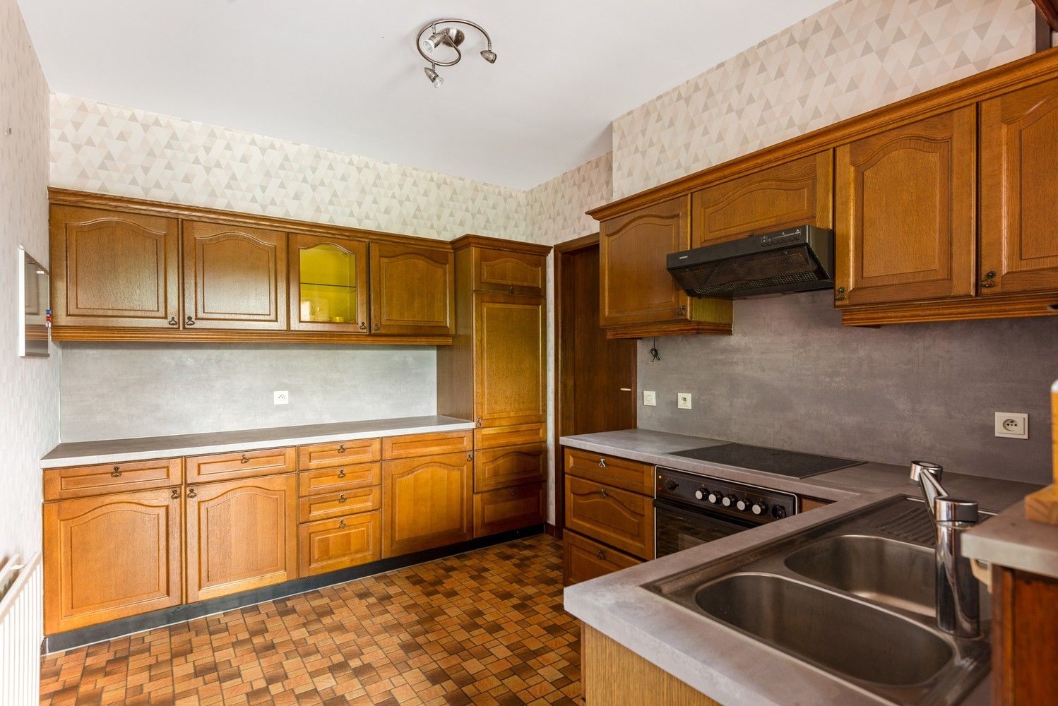 Charmante halfopen woning met garage en gezellige tuin in Wommelgem! foto 7