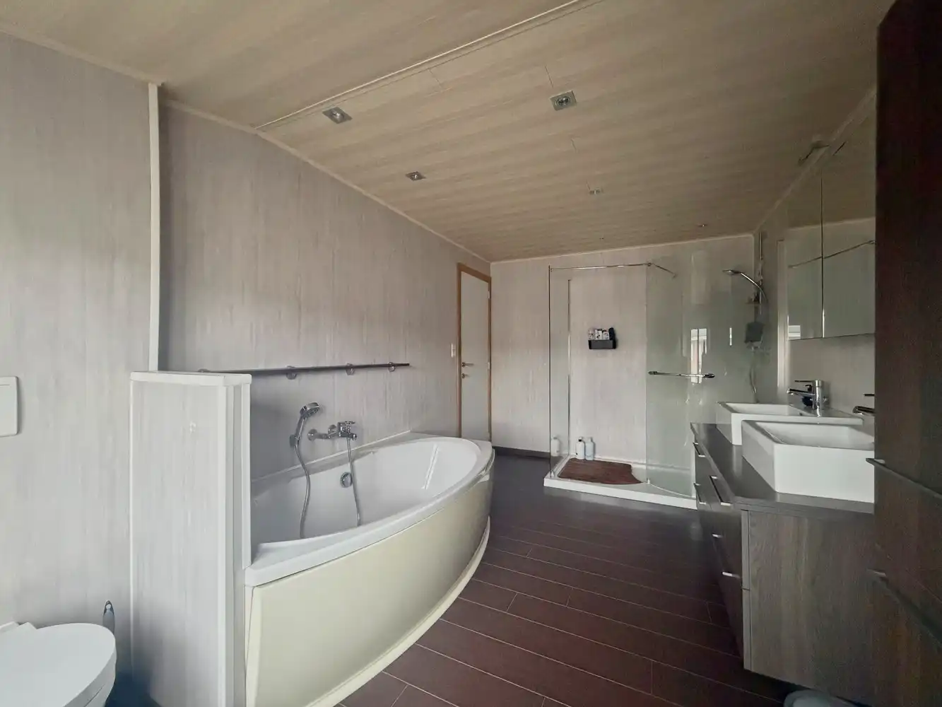 Lichtrijke woning met 3 ruime slaapkamers + zonnige tuin foto 14