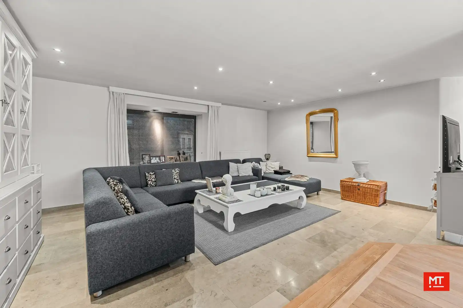 Bijzonder ruim gebouw met tal van mogelijkheden en uitweg, te koop in de dorpskern van Dadizele foto 11