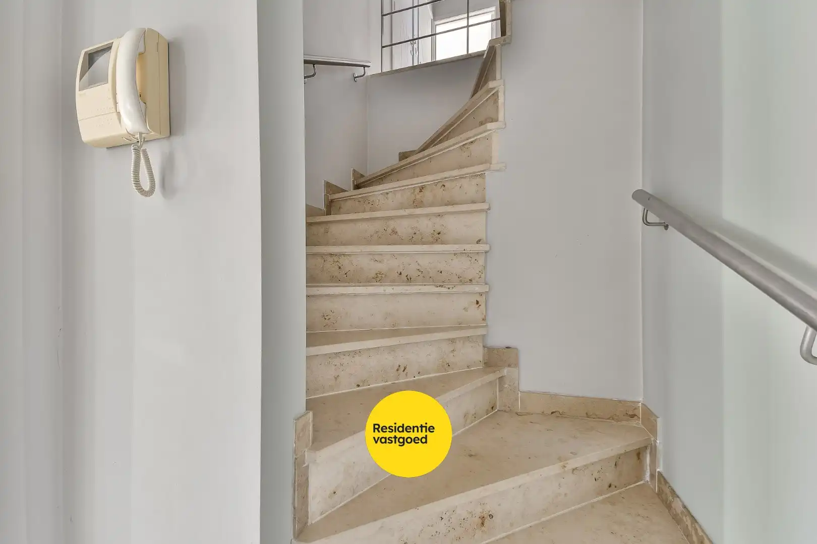 Instapklaar duplex appartement in centrum Oudenburg foto 5