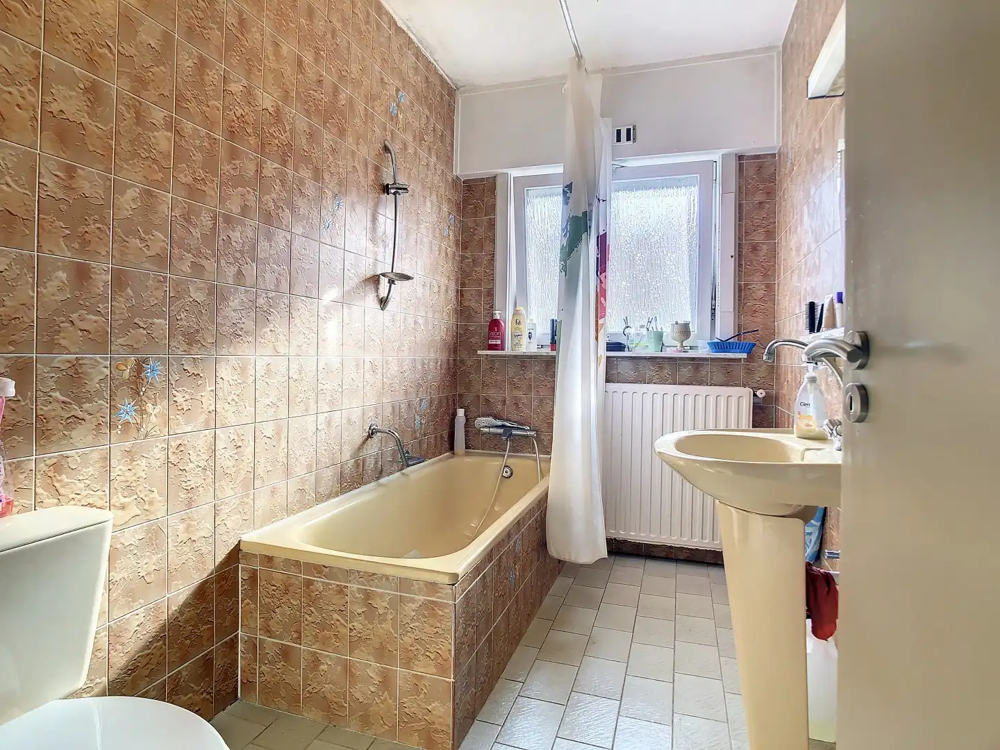 Rustig gelegen, alleenstaande woning met inpandige garage foto 6