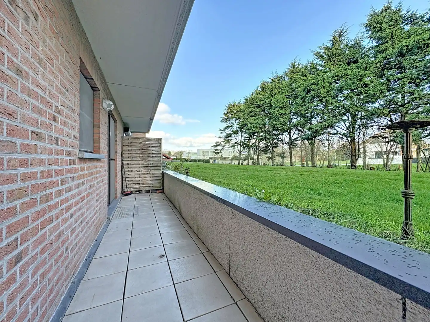 Instapklaar appartement met terras aan voor -en achterzijde. foto 9