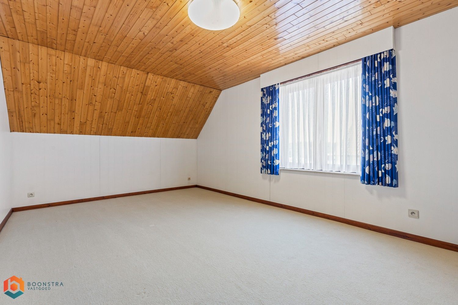 Ruime woning met 5 slpkrs en volledig ingerichte vergunde (woon)chalet 85m² op een perceel van 1117 m² foto 18