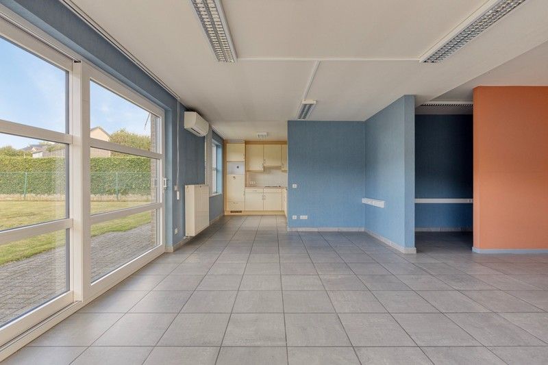 Polyvalente kantoorruimte met 3 slaapkamer appartement TE KOOP in Tielt! foto 6