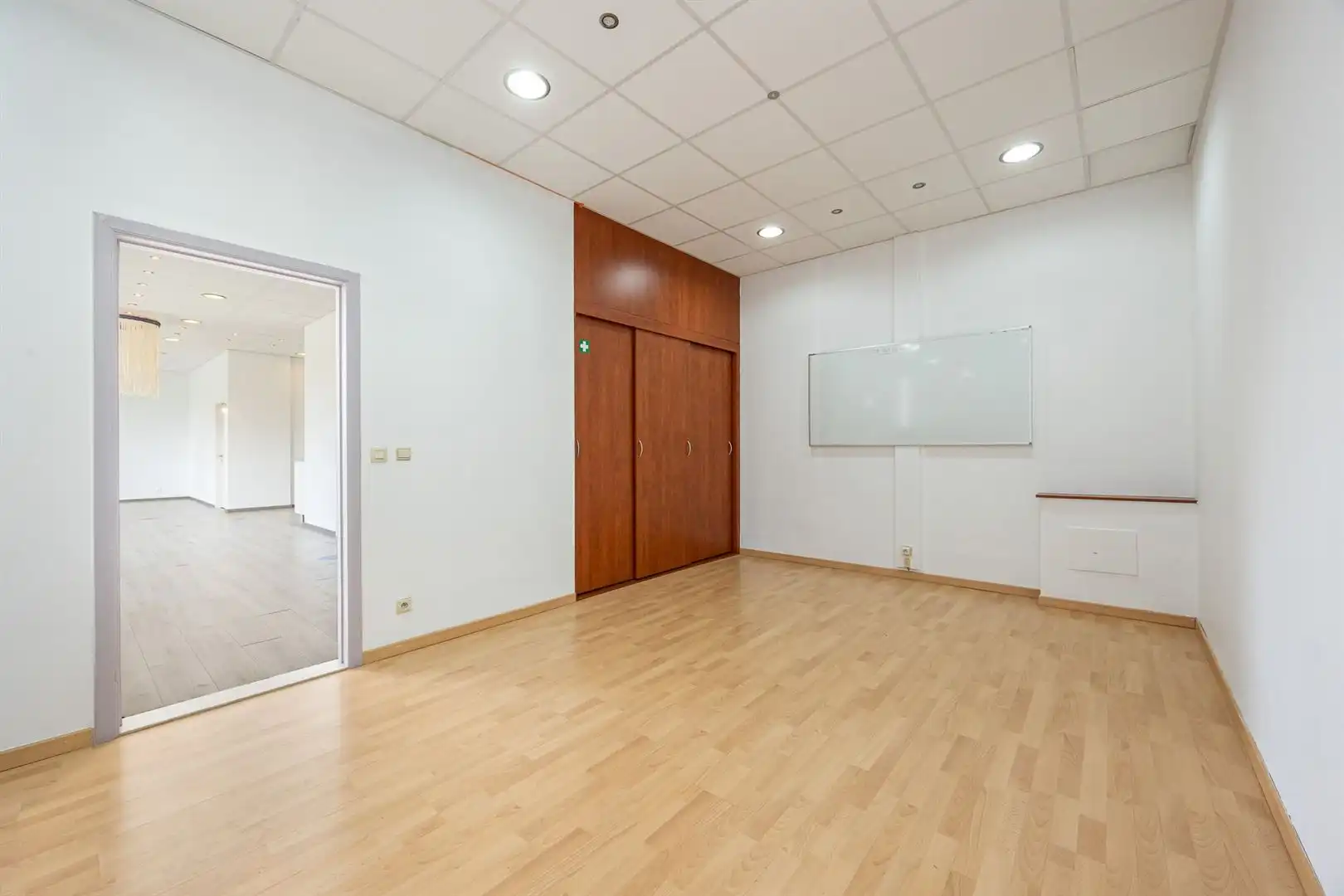 Veelzijdige commerciële ruimte met privé parkeerplaatsen  foto 24