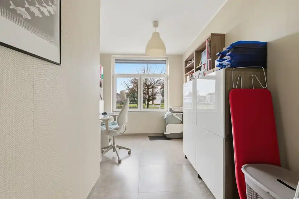 KNAP GERENOVEERDE GEZINSWONING MET 3 SLKS, TUIN EN CARPORT IN JEUK foto 16