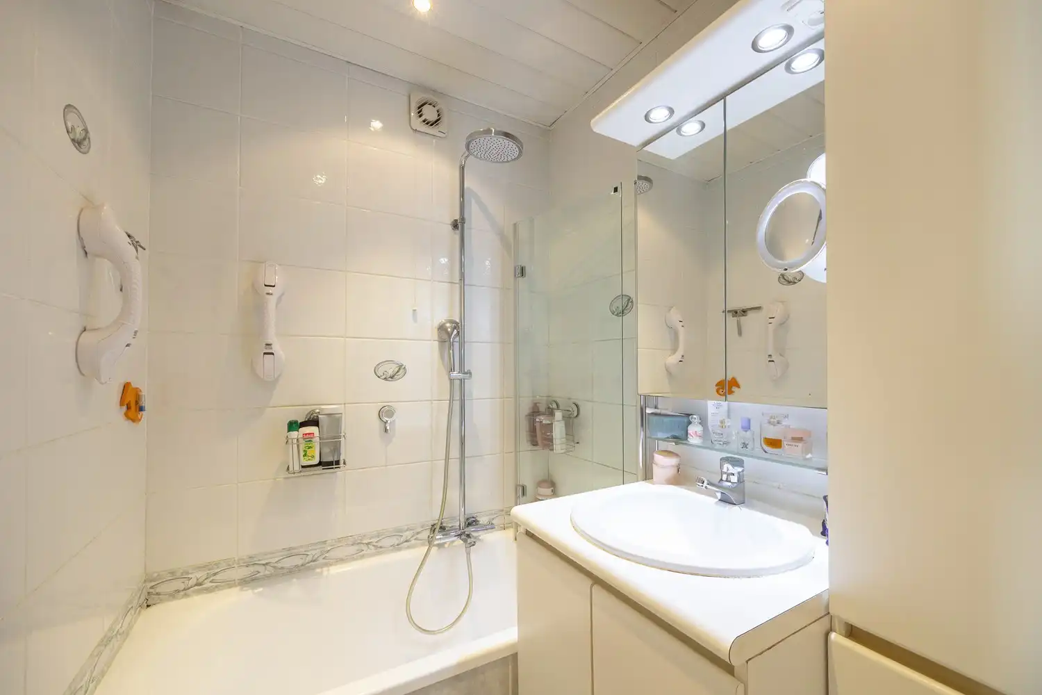 Instapklaar 3-slk gelijkvloersappartement met uitzonderlijke tuin (280m²) foto 21