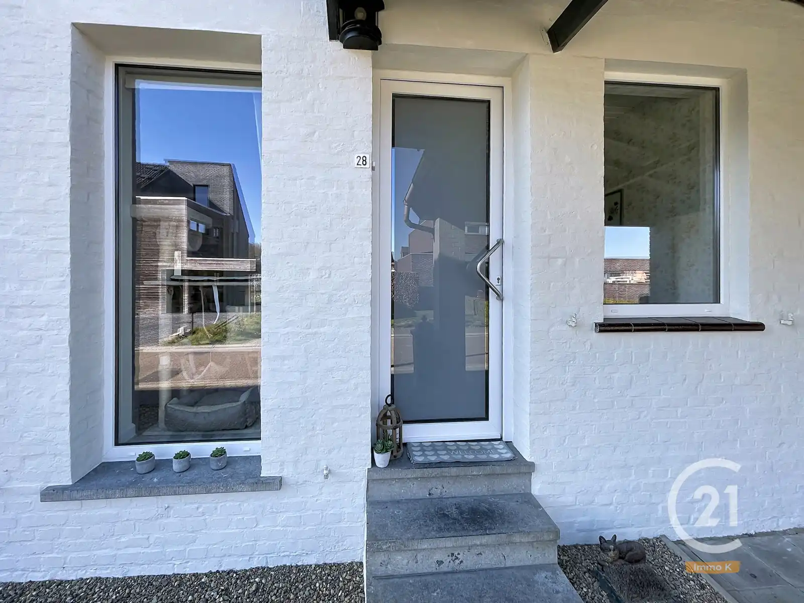 Knusse instapklare woning met ruime tuin en weide nabij E40 foto 2