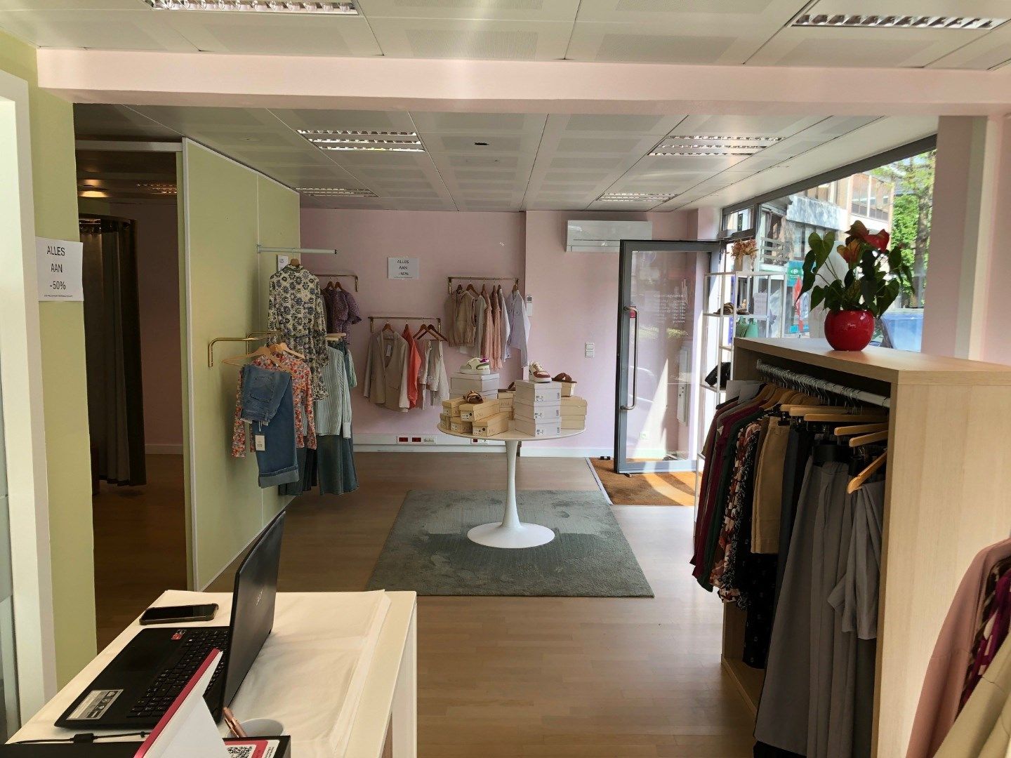 Instapklaar kantoor/winkelruimte, 75 m², Torhout foto 3