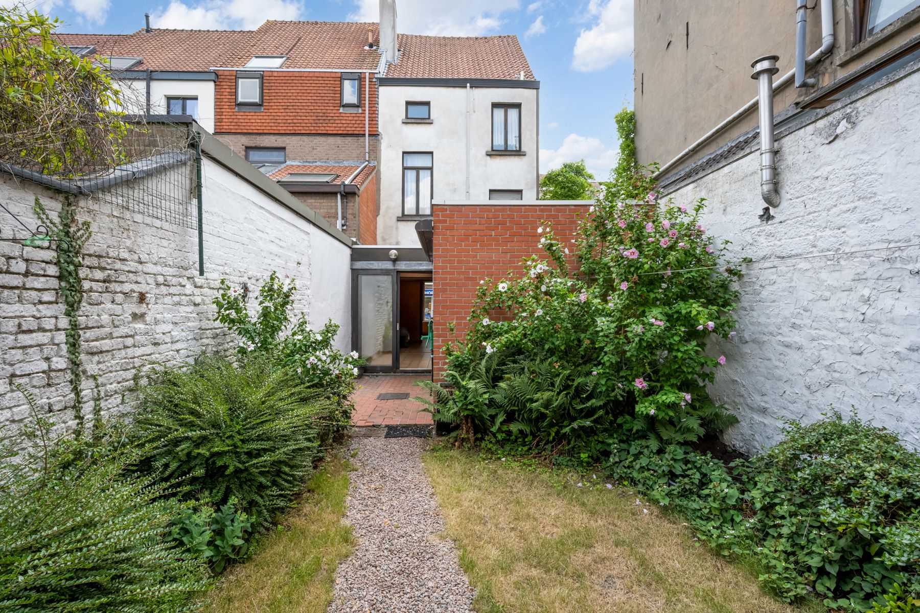 Authentieke burgerswoning met 4 slaapkamers en tuin! foto 3