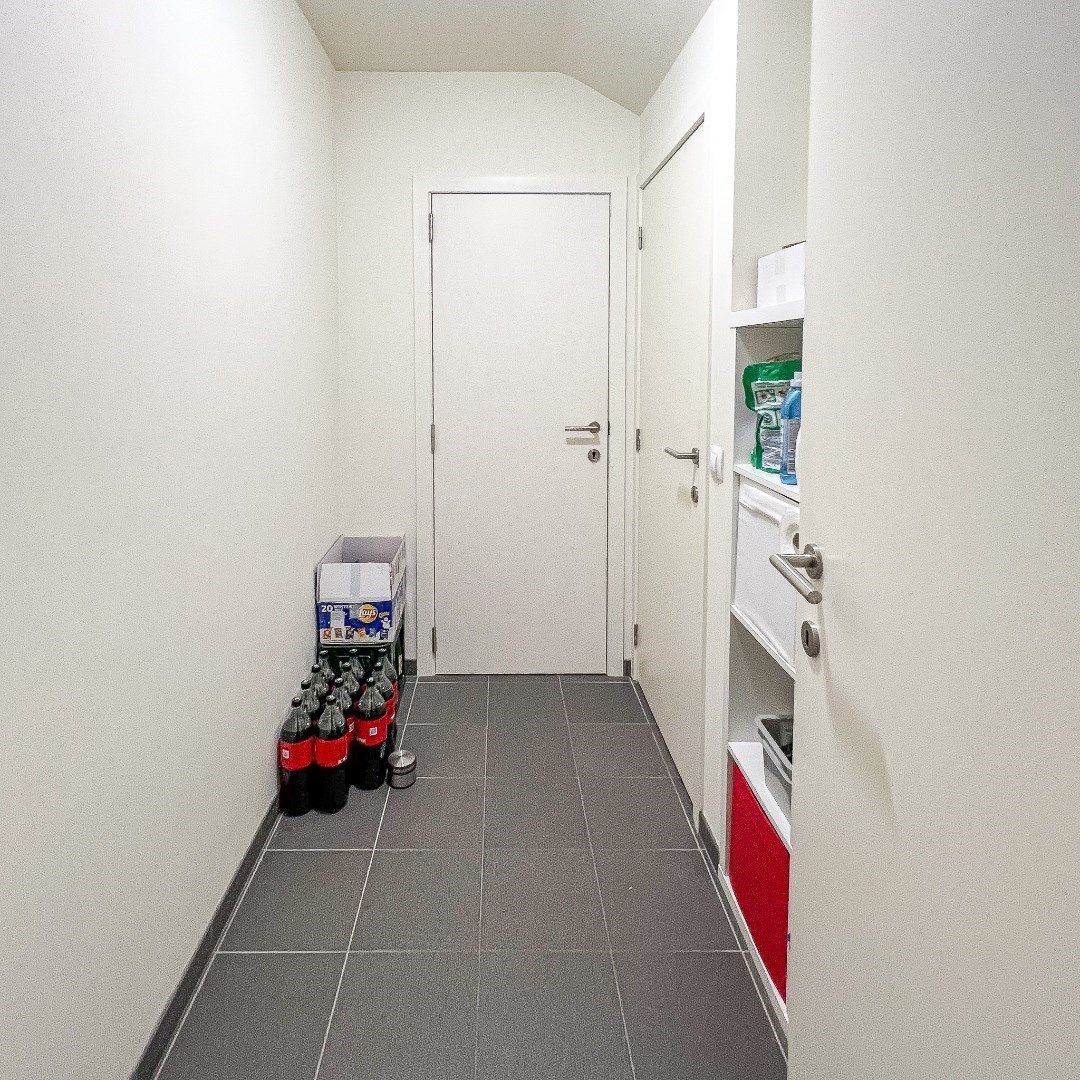 Prachtige en ruime woning met garage en tuin te huur in centrum van Zandvoorde. foto 6