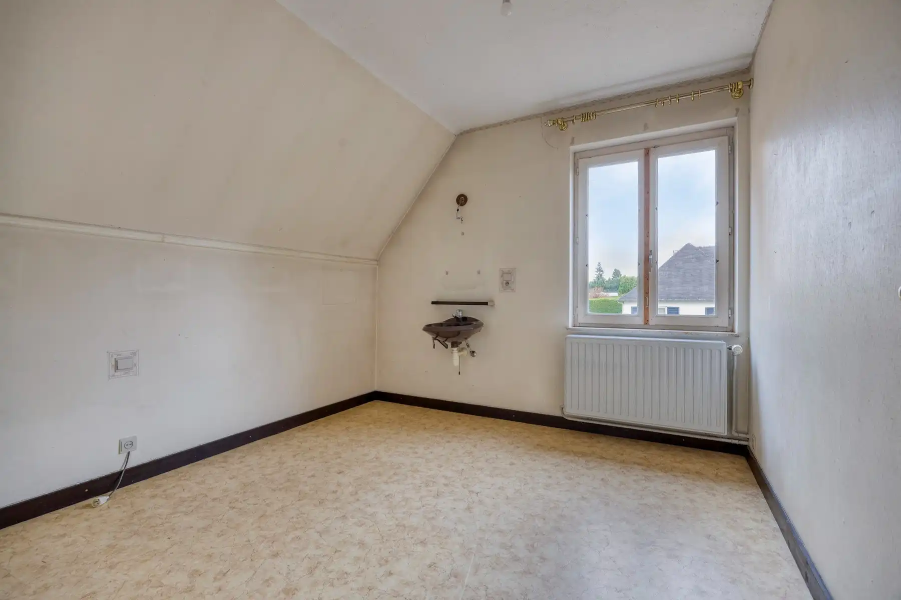 Gezinswoning met 6 slaapkamers op een perceel van 12a foto 19