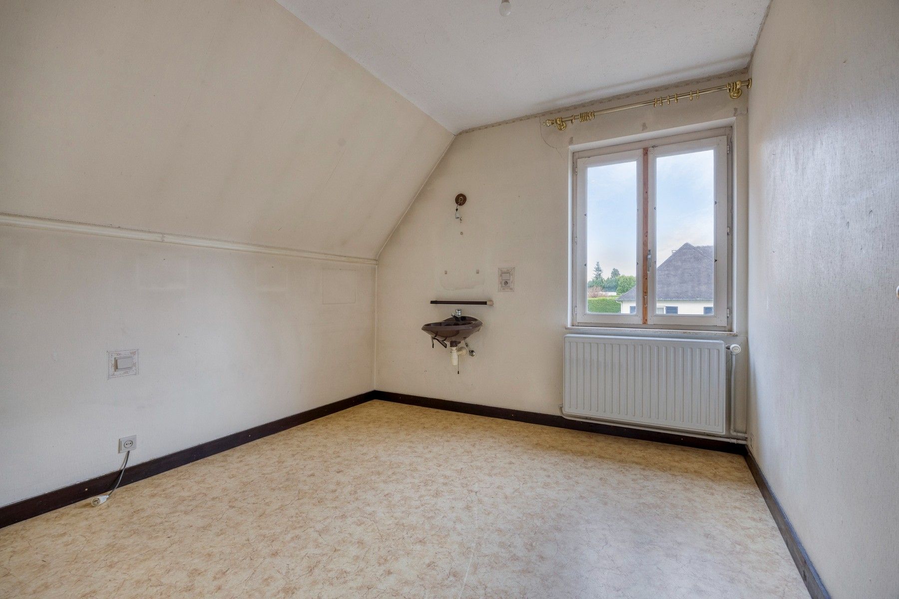 Gezinswoning met 6 slaapkamers op een perceel van 12a foto 18