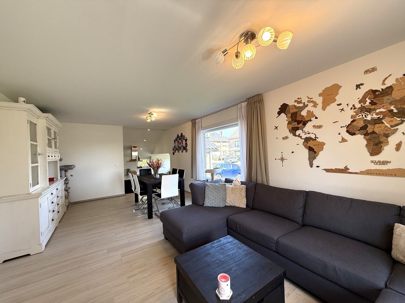 Instapklare woning met 3 slaapkamers en een gezellige tuin op toplocatie in Hoeselt te huur! foto 4