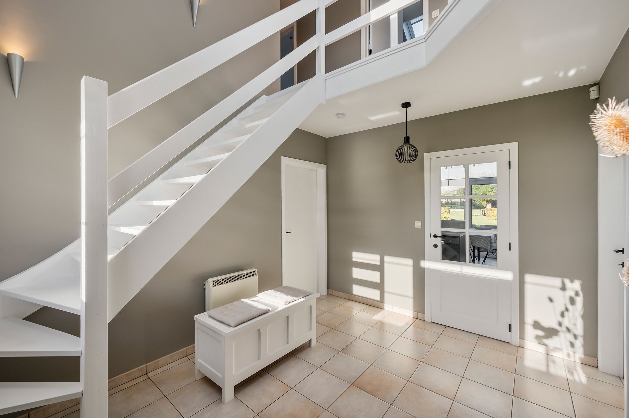 Instapklare villa op perceel van Ca. 4.010 m²! foto 2