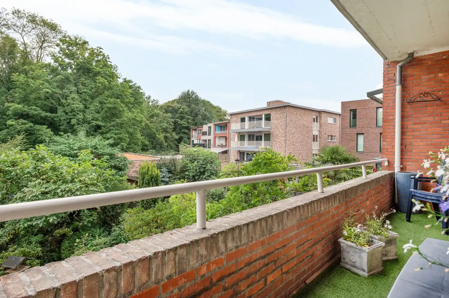 Groot 2 slaapkamer appartement met terras in een doodlopende straat in het centrum van Wijnegem! foto 12
