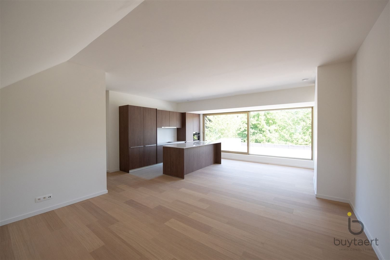 Beleef luxe, comfort en energiezuinigheid in een karaktervolle architectuur. foto {{pictureIndex}}