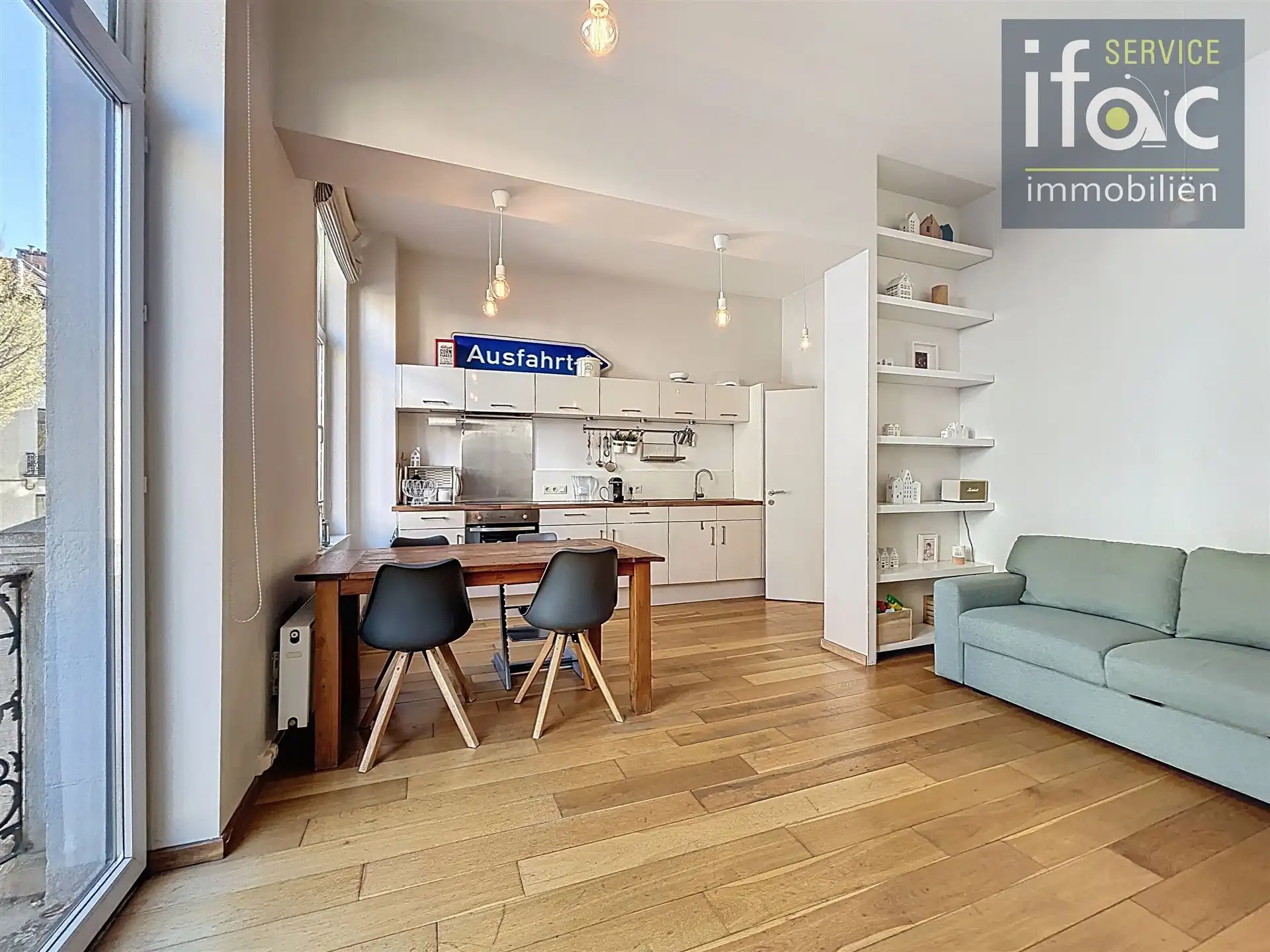 Uitstekend gelegen 1 slaapkamer appartement nabij NATO foto {{pictureIndex}}