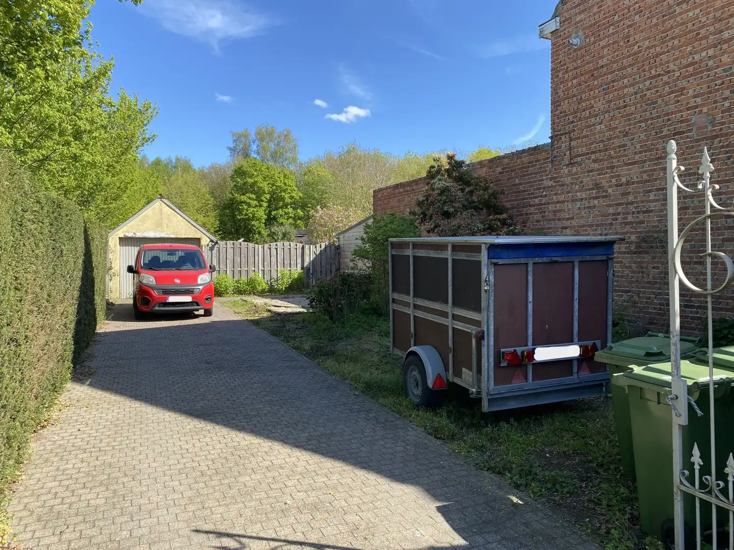 Halfopen woning met grote tuin en garage op ideale ligging foto 11