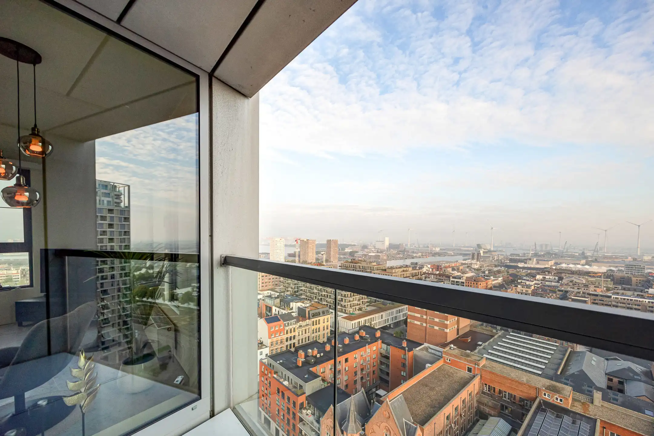 Uniek luxe appartement te residentie London Tower foto 6