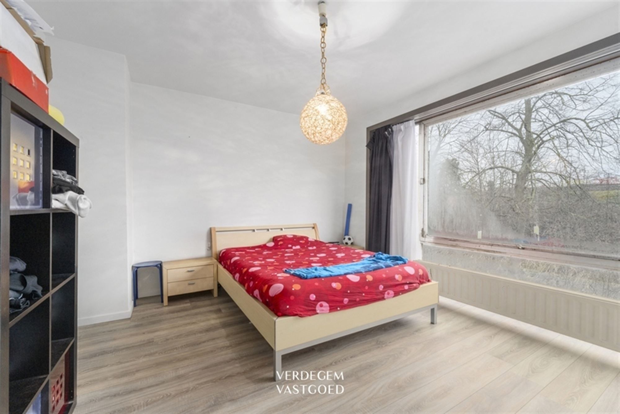 Ruime woning met 5 slaapkamers, zuidwestgerichte tuin en inpandige garage met oprit in een rustige straat foto 14