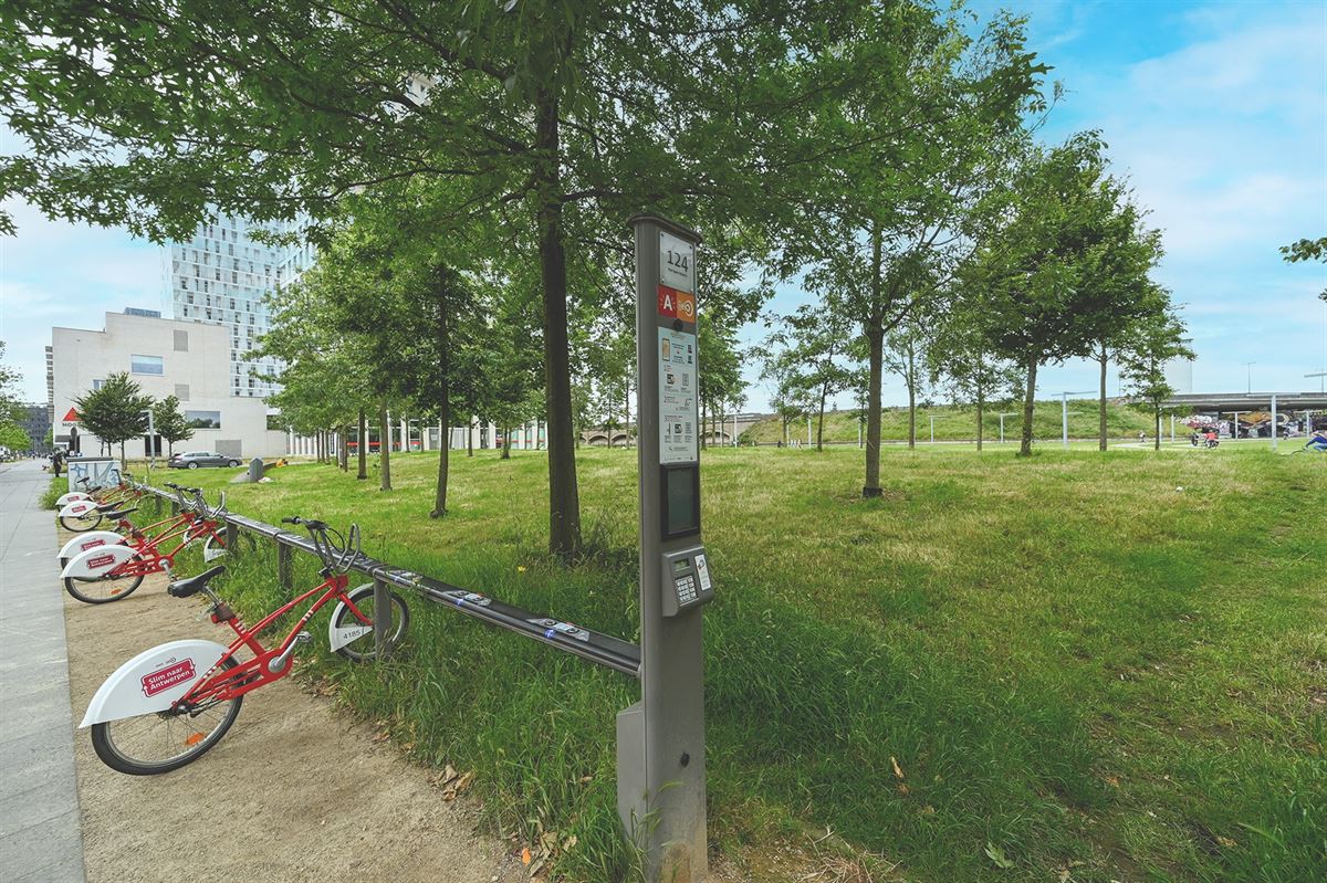 Lichtrijk hoekappartement met zicht op park Spoor Noord foto 28