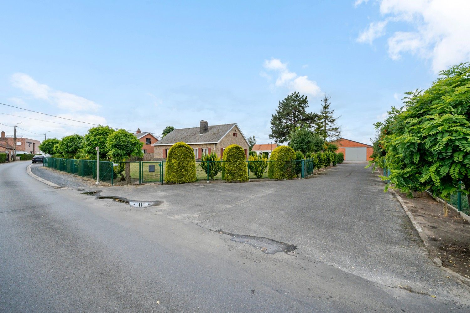 Alleenstaande woning met magazijn. foto 2