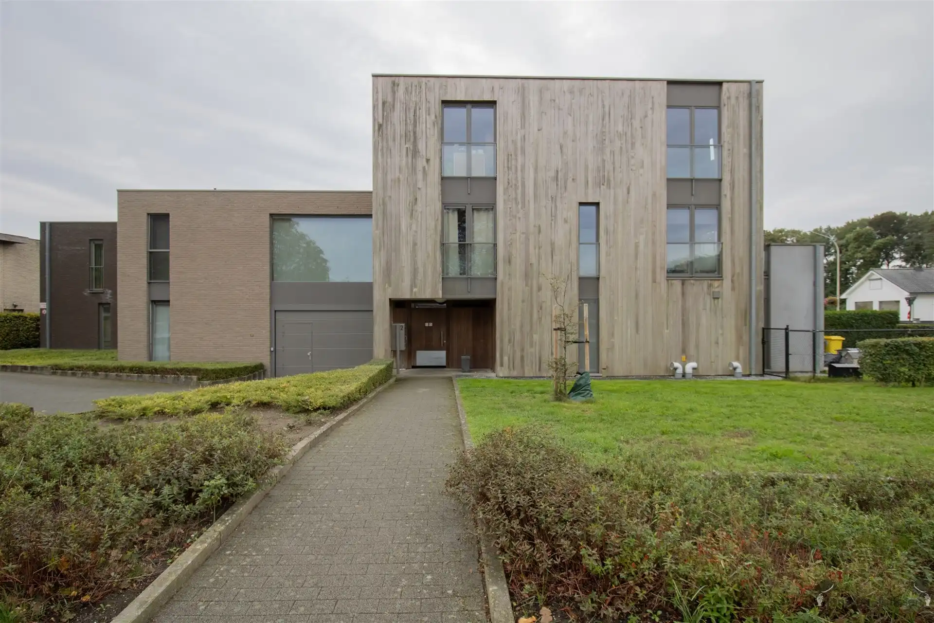 Gelijkvloers appartement van 114 m² met 2 slaapkamers en privé tuin foto 2