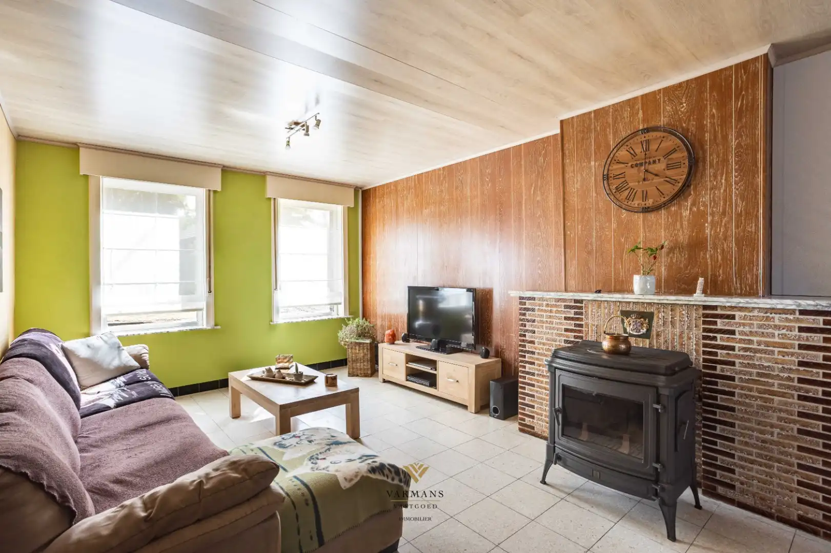 Te renoveren woning op den buiten met veel ruimte en tuin foto 12