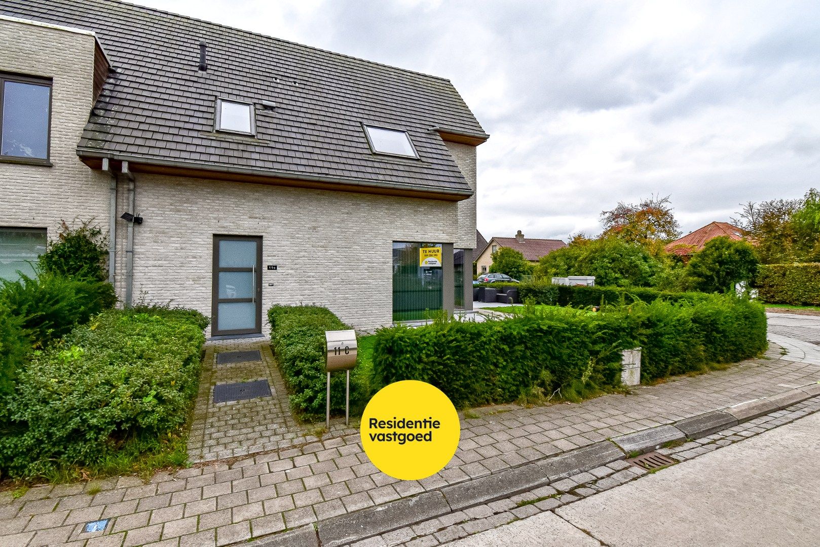 Recente halfopen bebouwing met 3 slaapkamers op uiterst rustige ligging te Gistel foto 2