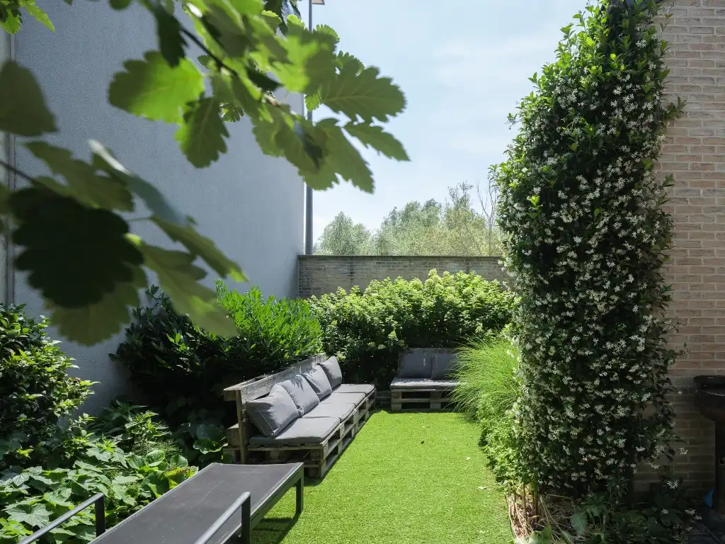 Sint-Amandsberg – Ruime interbellumwoning met 4 slaapkamers, tuin, dubbele garage en polyvalente ruimte nabij het Bijgaardepark. foto 9