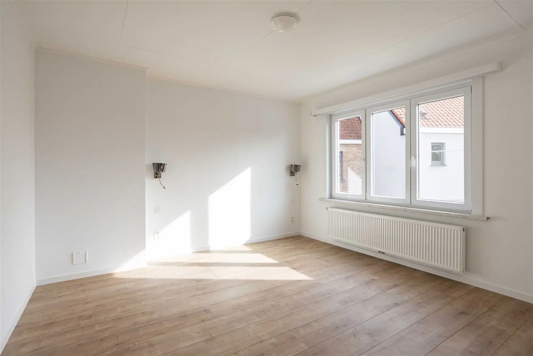 Gerenoveerde woning vol licht in centrum Destelbergen foto 8