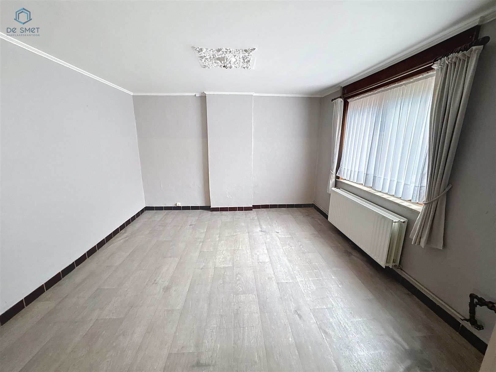 Charmante te renoveren gezinswoning met 4 slaapkamers, garage en grote tuin rustige ligging in Viane foto 3