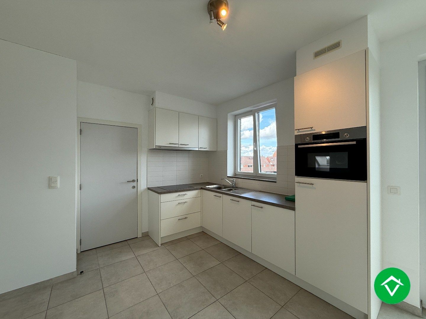 Prachtig dakappartement met twee slaapkamers, garage en twee terrassen met fenomenaal uitzicht te Roeselare foto 10