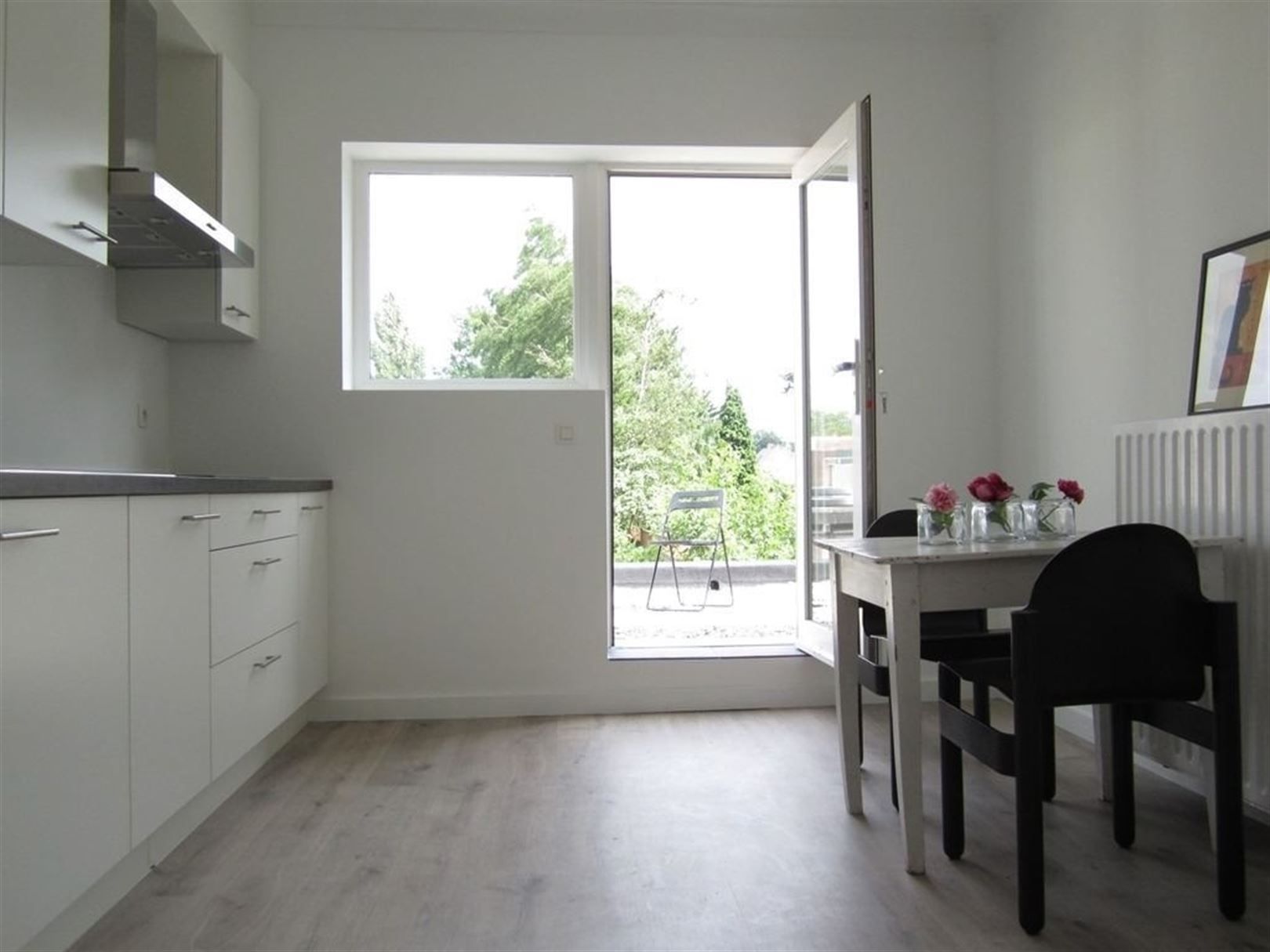 Vernieuwde duplex met zonneterras en groene zichten in Ekeren foto 3