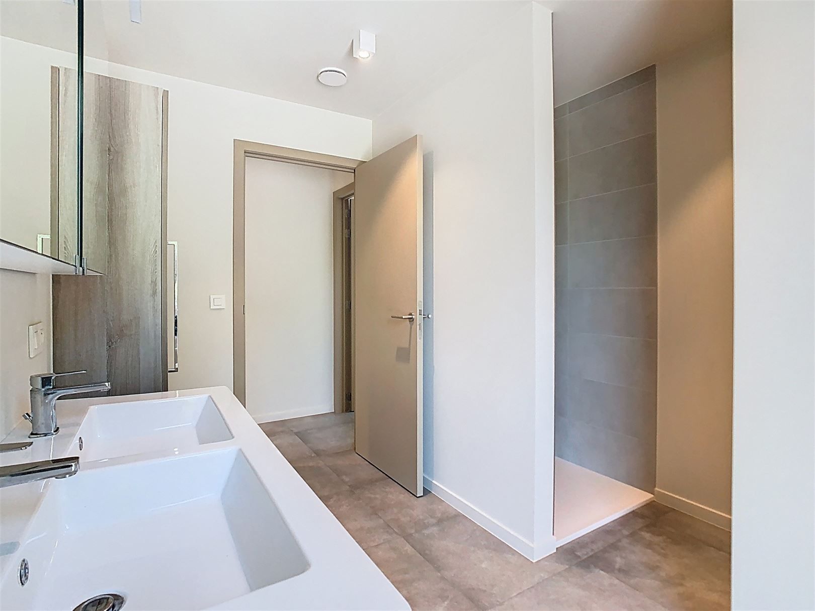 Ruim nieuwbouw appartement  foto 9