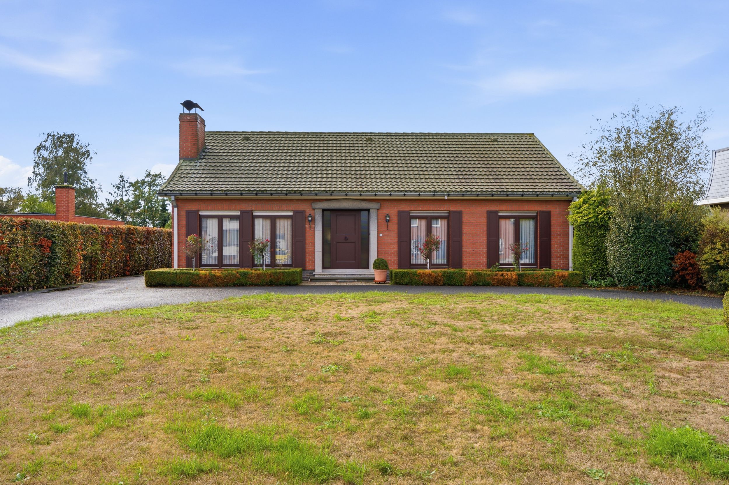 Statige bungalow op ruim perceel van 1850 m2 in Belzele