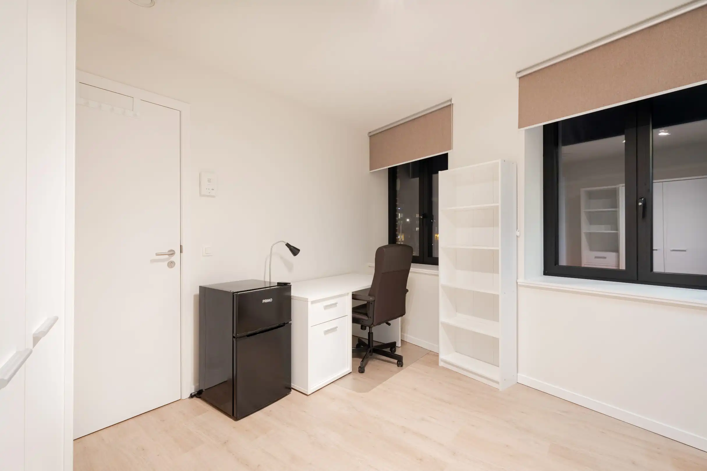 Bemeubelde studentenkamer in hartje Leuven  foto 2