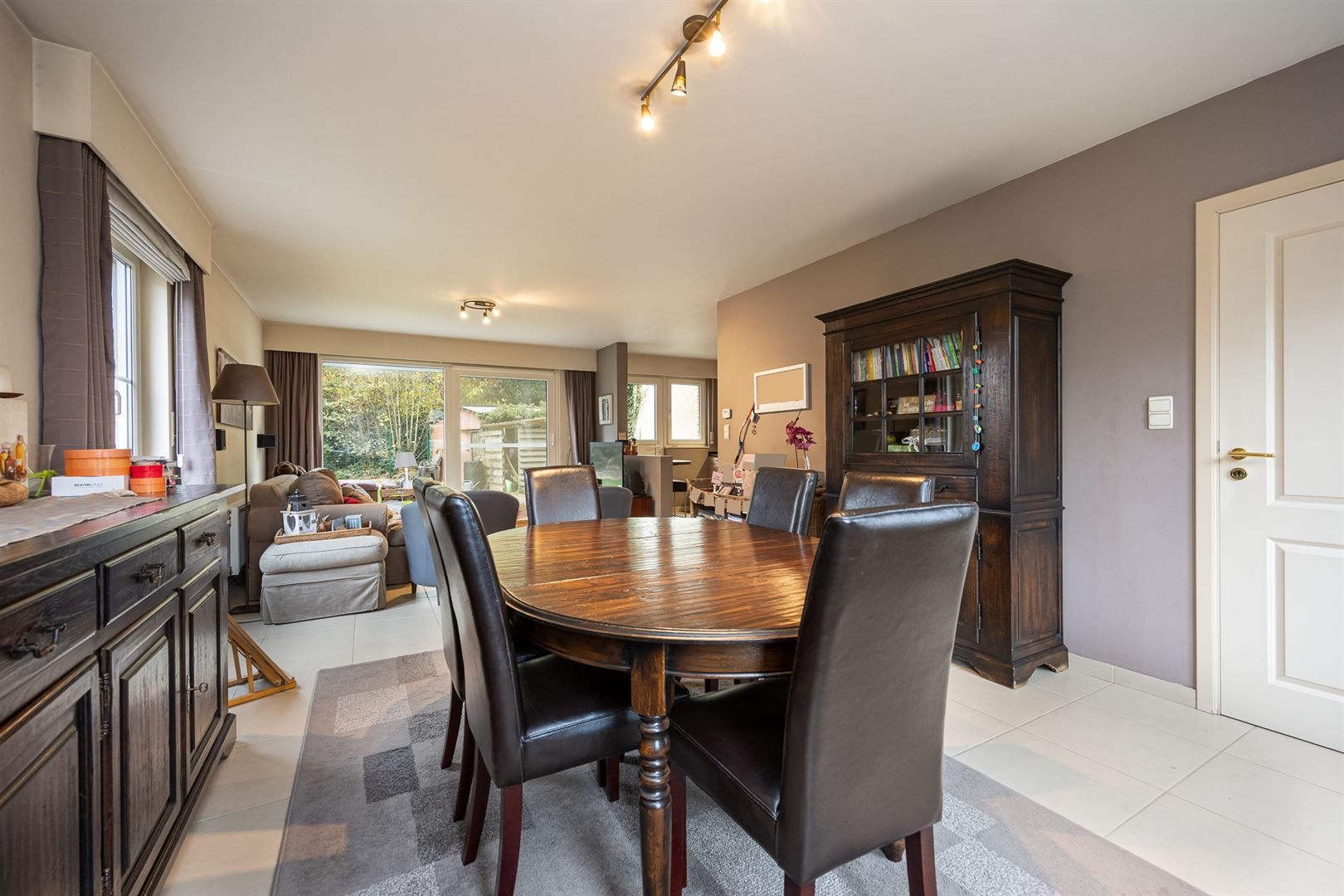 Woning op toplocatie met ruime tuin en zicht op bosgebied. foto 3