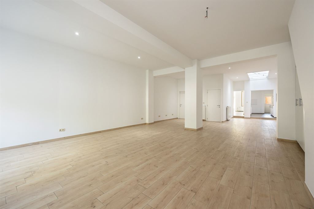 Handelswoning met op heden 2 units foto {{pictureIndex}}